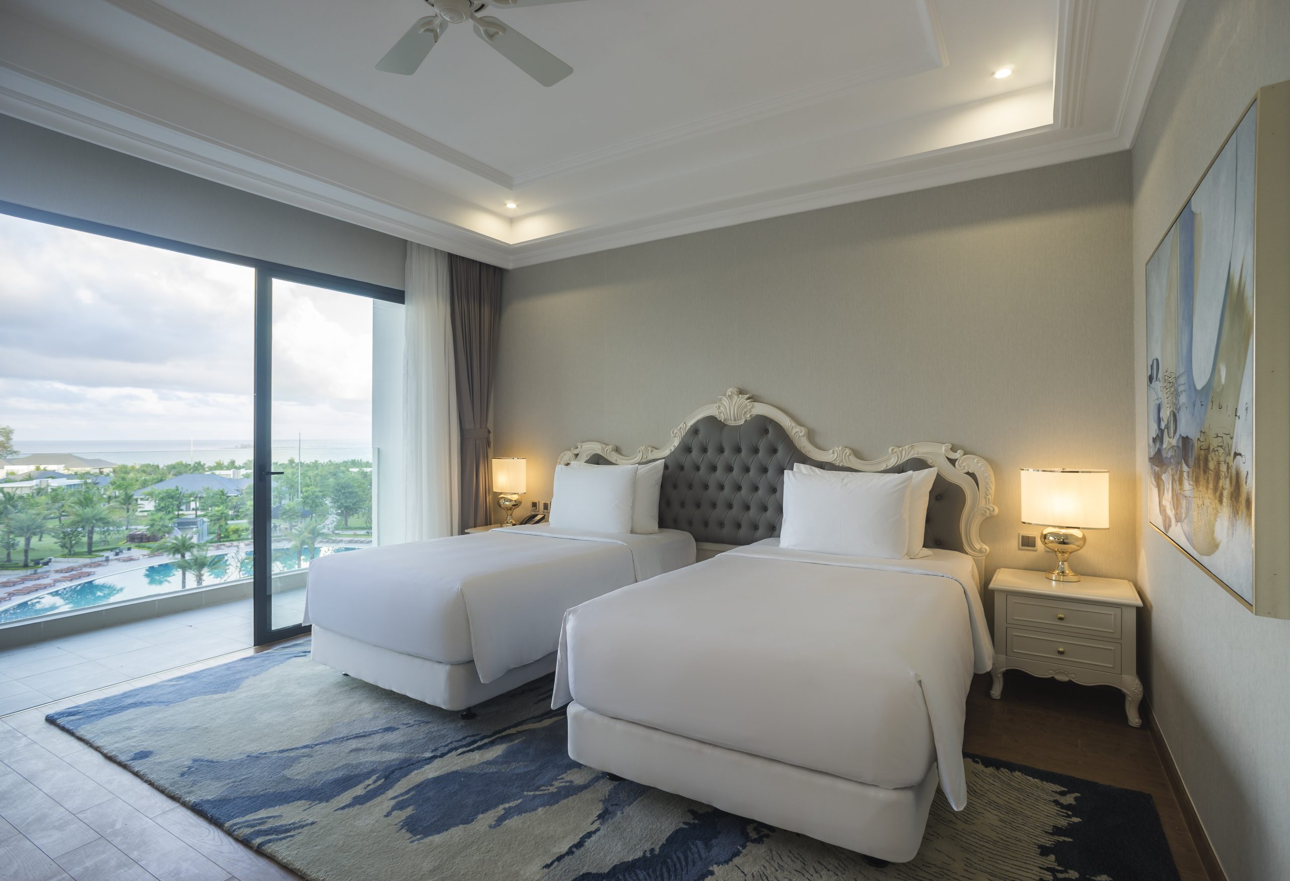 Phòng Deluxe với ban công tại Radisson Blu 6 Deluxe Seaview.1