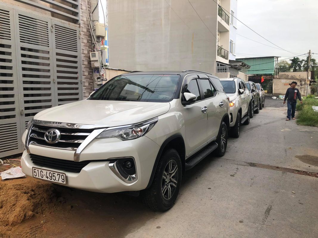 Thuê Xe 7 Chỗ Giá Rẻ 1067x800