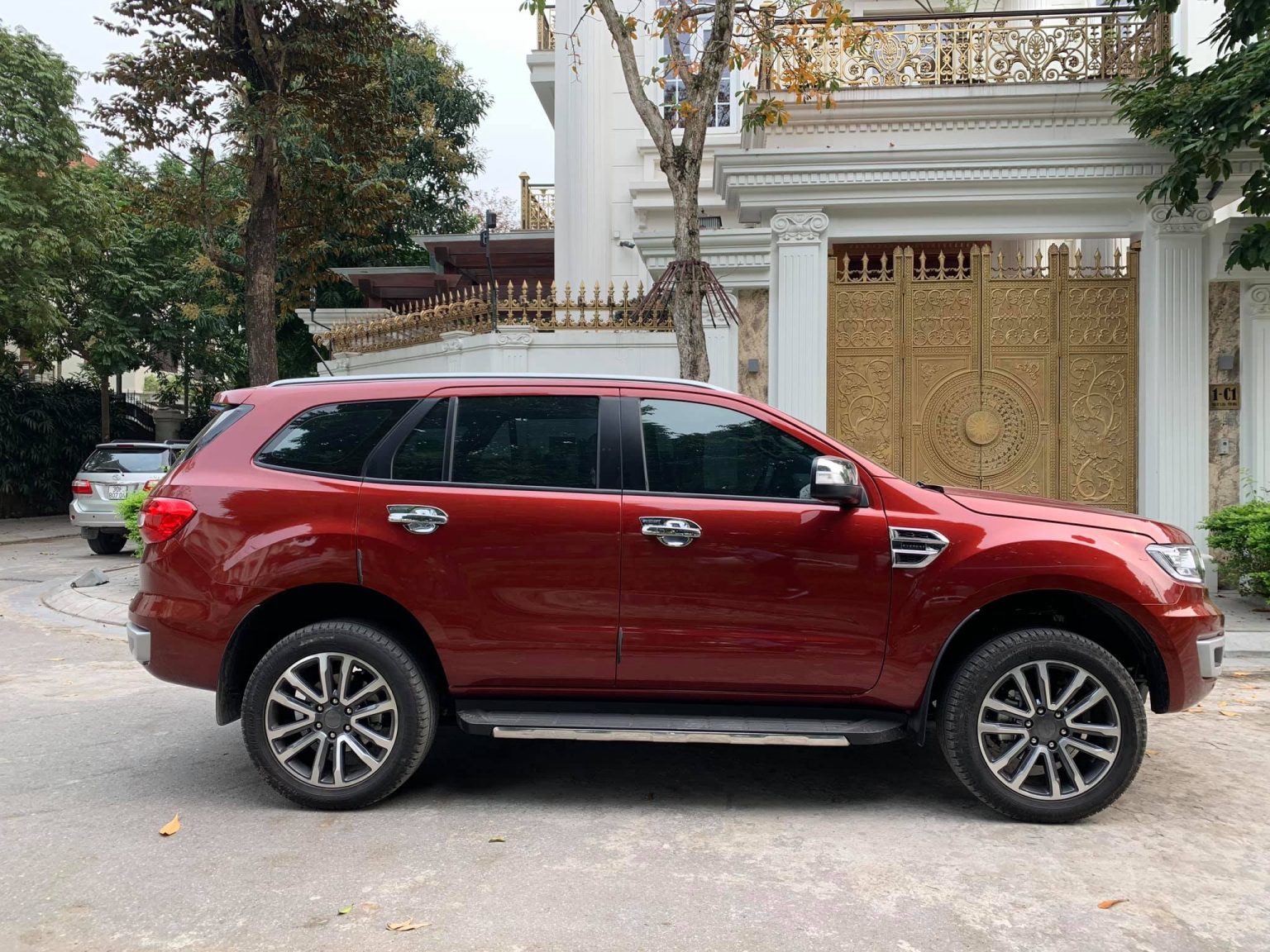 Thuê Xe Ford Everest 7 Chỗ 1536x1152