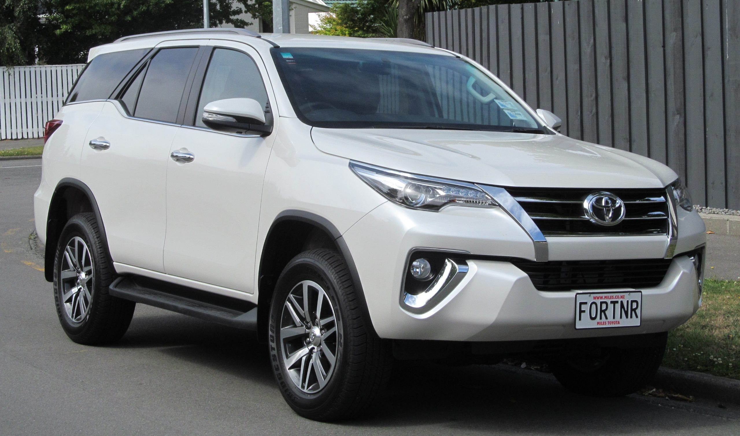 Thue Xe Fortuner 2017 4
