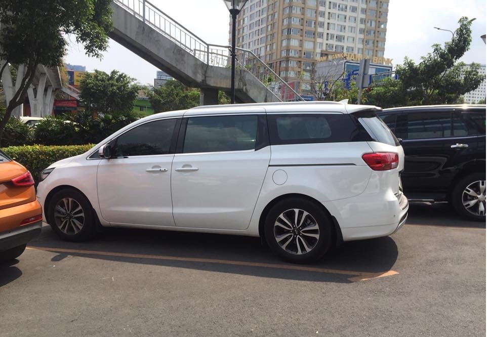 Thue Xe Kia Sedona 7 Cho 3